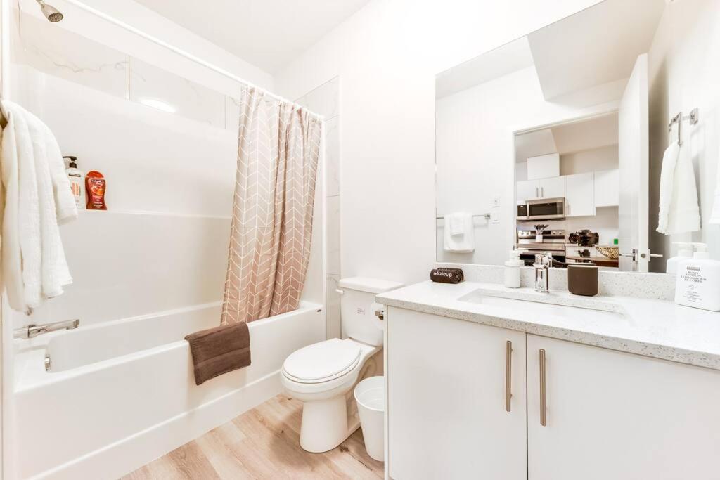 Cozy Nordic Utopia, Bsmt Suite Near Wem & Dt, King Bed, Wifi Edmonton Bagian luar foto