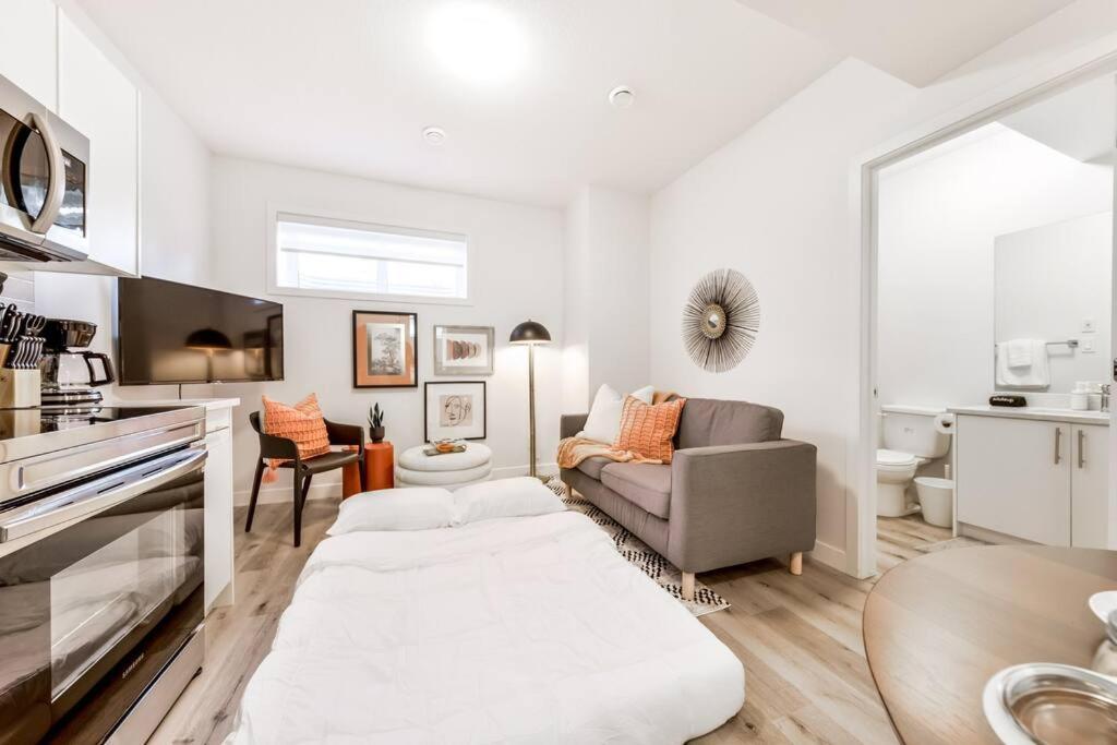 Cozy Nordic Utopia, Bsmt Suite Near Wem & Dt, King Bed, Wifi Edmonton Bagian luar foto